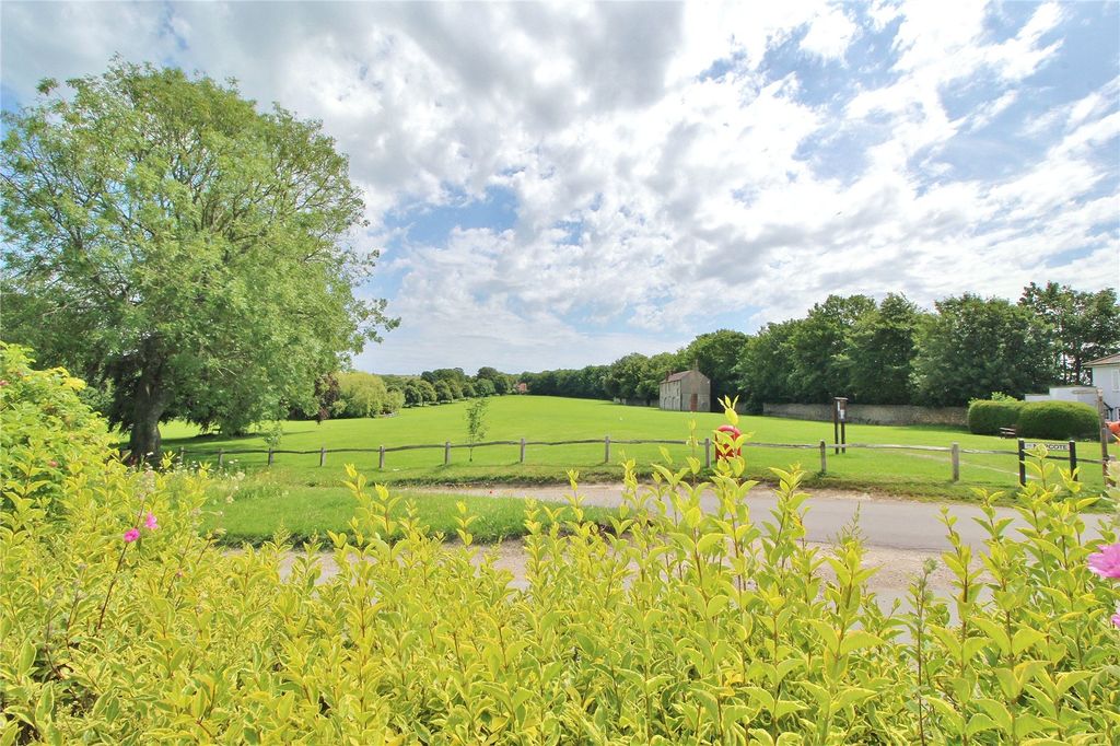 Property photo 2 of 34 Picture No. 99