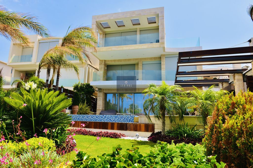 Property photo 2 of 20