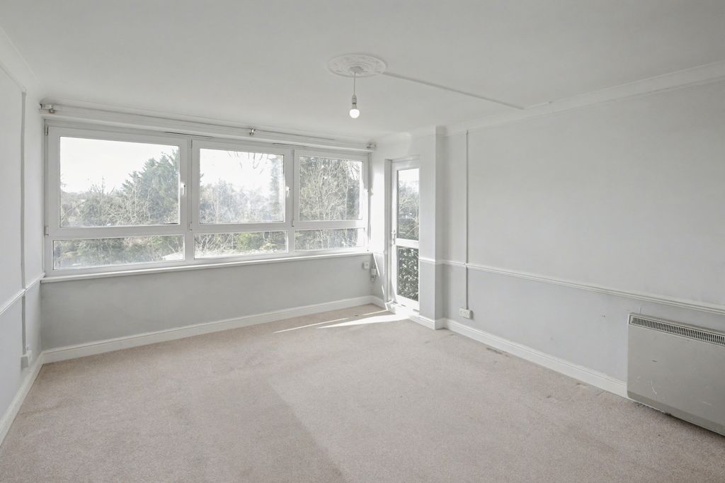 Property photo 3 of 14 Flat 234, Haynes Park Court, Hornchurch, Rm11 2Dg