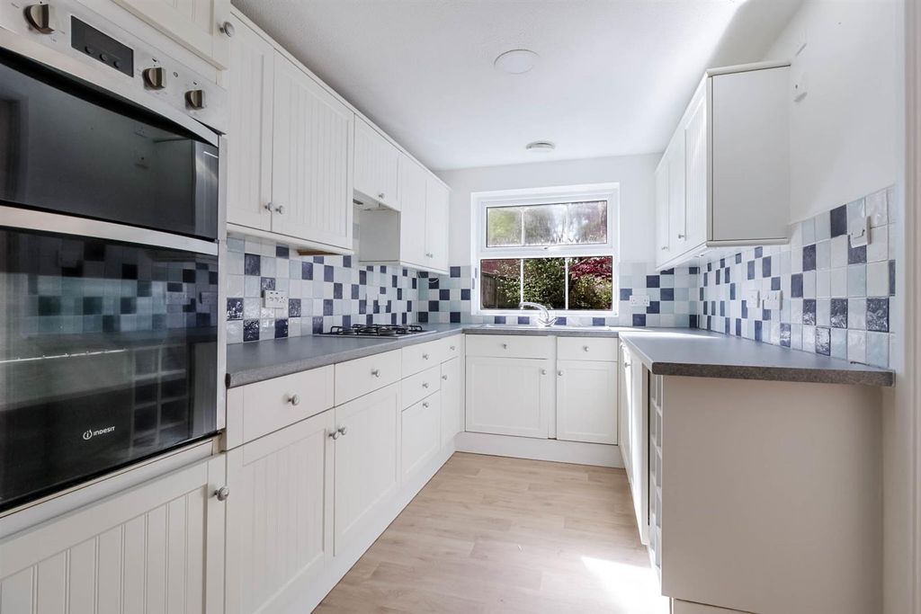 Property photo 2 of 15 4-Bed-House-Churchdown5.Jpg