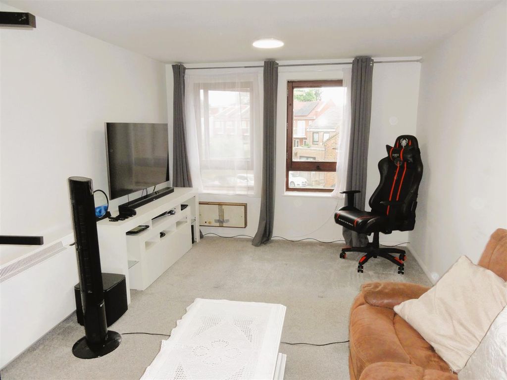 Property photo 2 of 7 Lounge