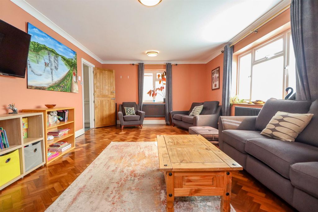 Property photo 2 of 28