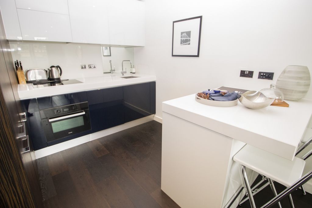 Property photo 3 of 6 Kitchen