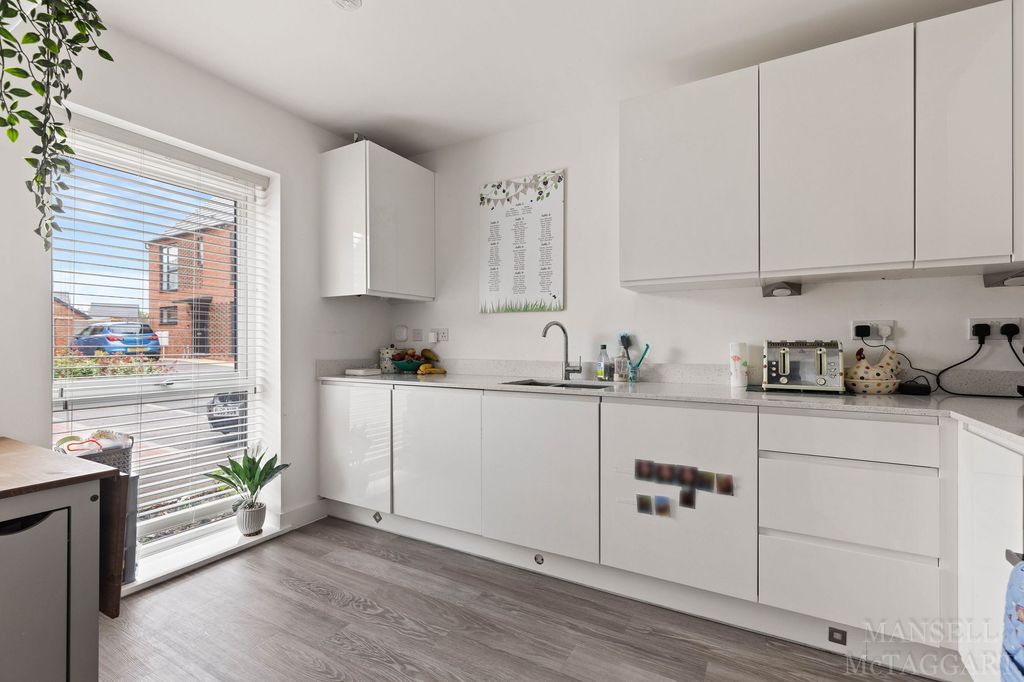 Property photo 3 of 28