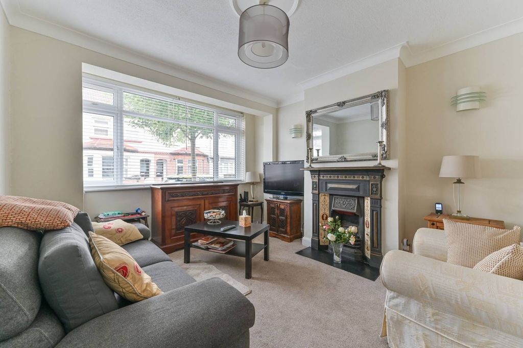 Property photo 2 of 12
