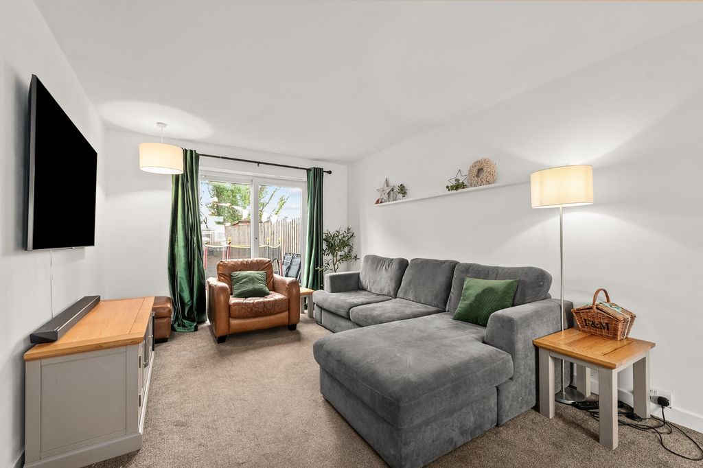 Property photo 2 of 25 4897334