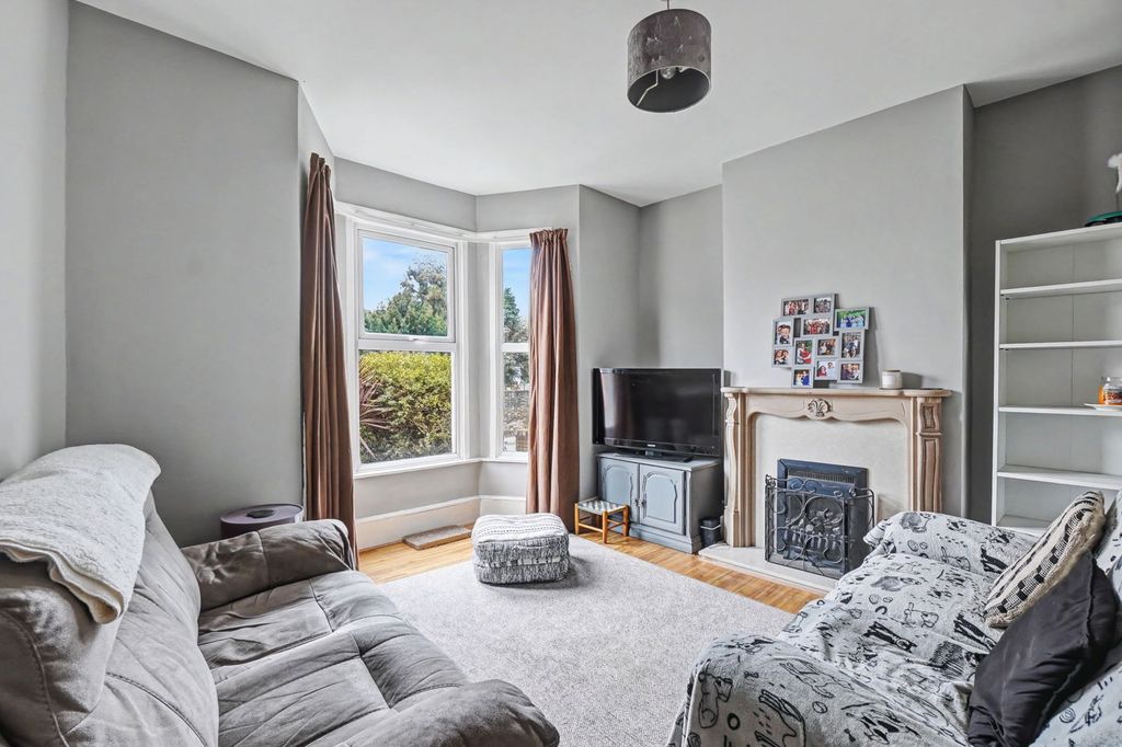 Property photo 2 of 21