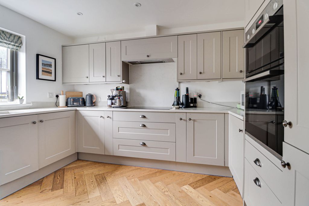 Property photo 3 of 22 Kitchen