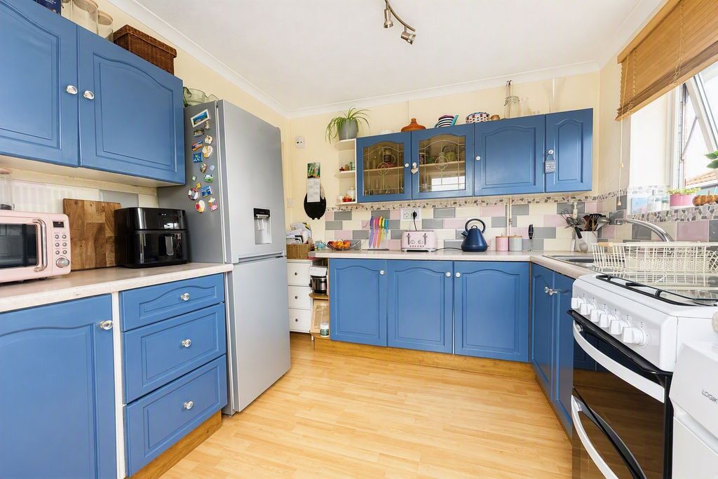 Property photo 3 of 15 Kitchen