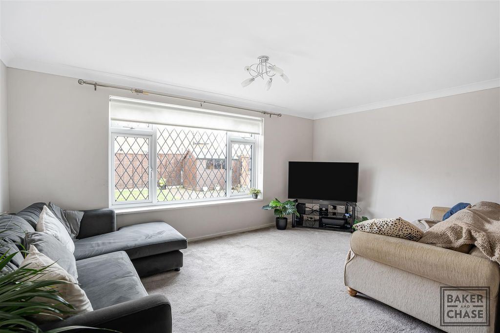 Property photo 3 of 25 Lounge