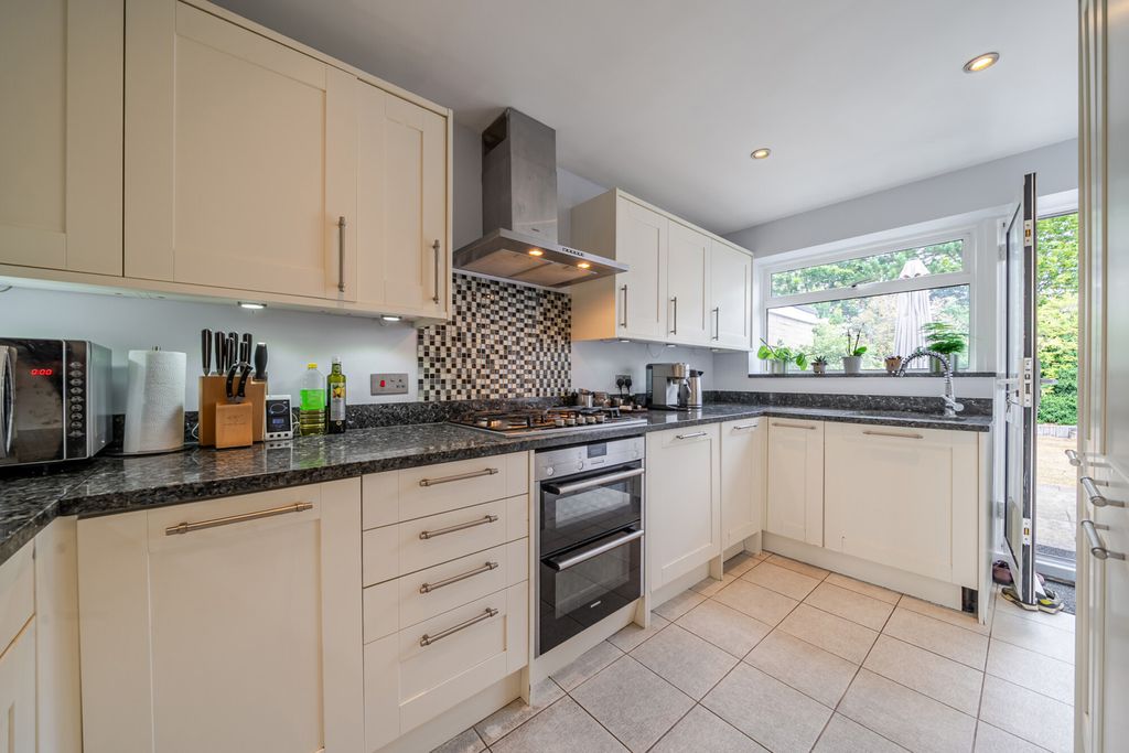 Property photo 2 of 20 1510980-11-6A8c1B...