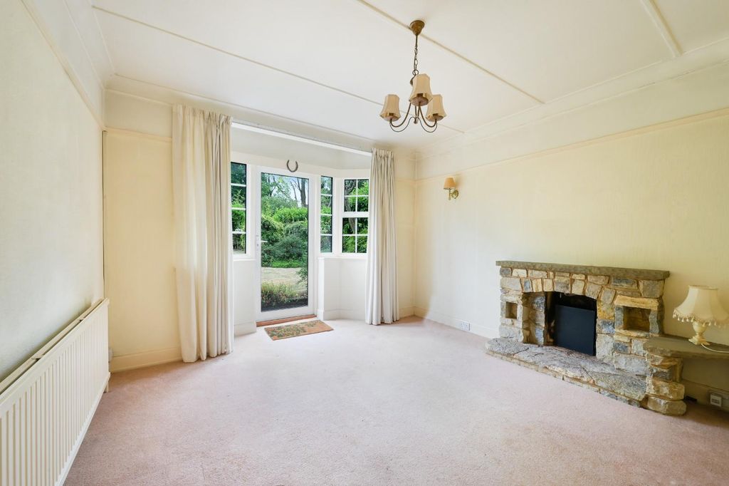 Property photo 3 of 18 Great Tattenhams