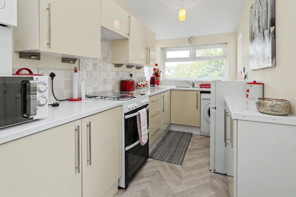 Property photo 3 of 18 Kitchen