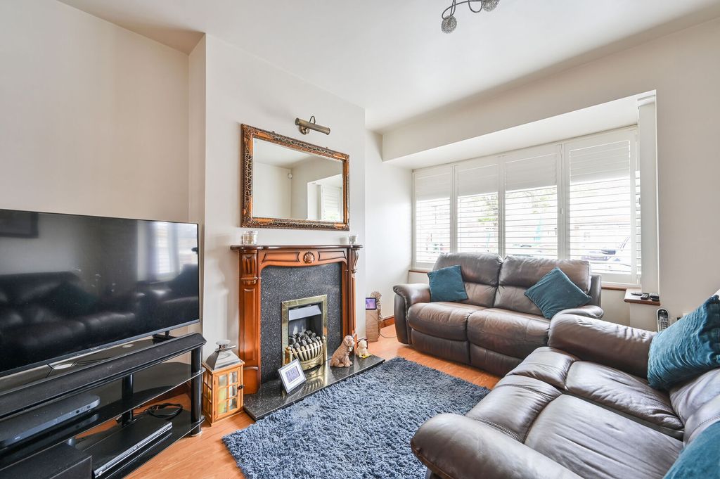 Property photo 2 of 19