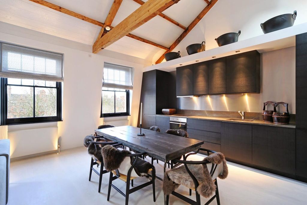 Property photo 2 of 10 Kitchen