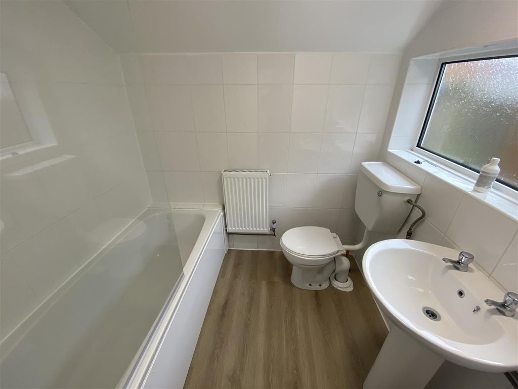 Property photo 3 of 13 Bathroom