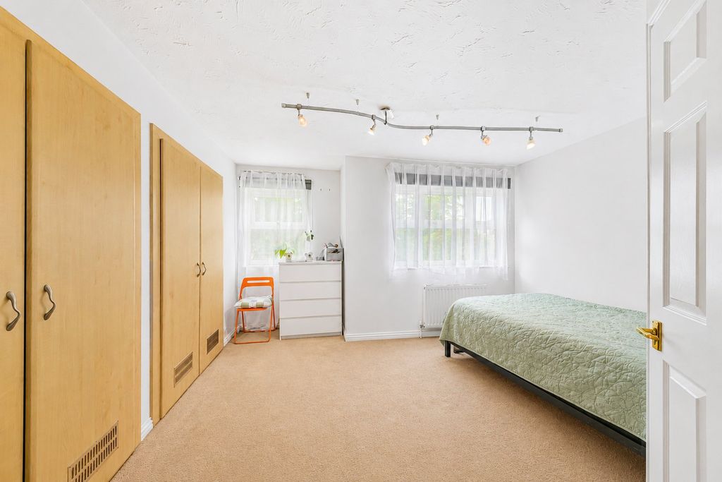 Property photo 3 of 11