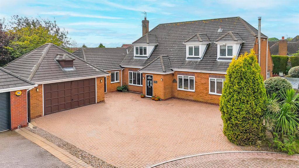 Property photo 1 of 54 10980.Jpg