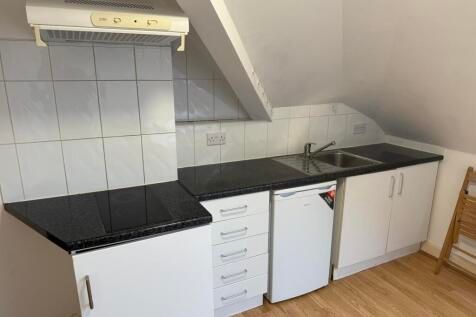 Property photo 3 of 7 85138_Flat_Beechcroft_Avenue_London_Greater_London_Nw11_8Bl_Studiol_Img_02_0000_Max_476x317