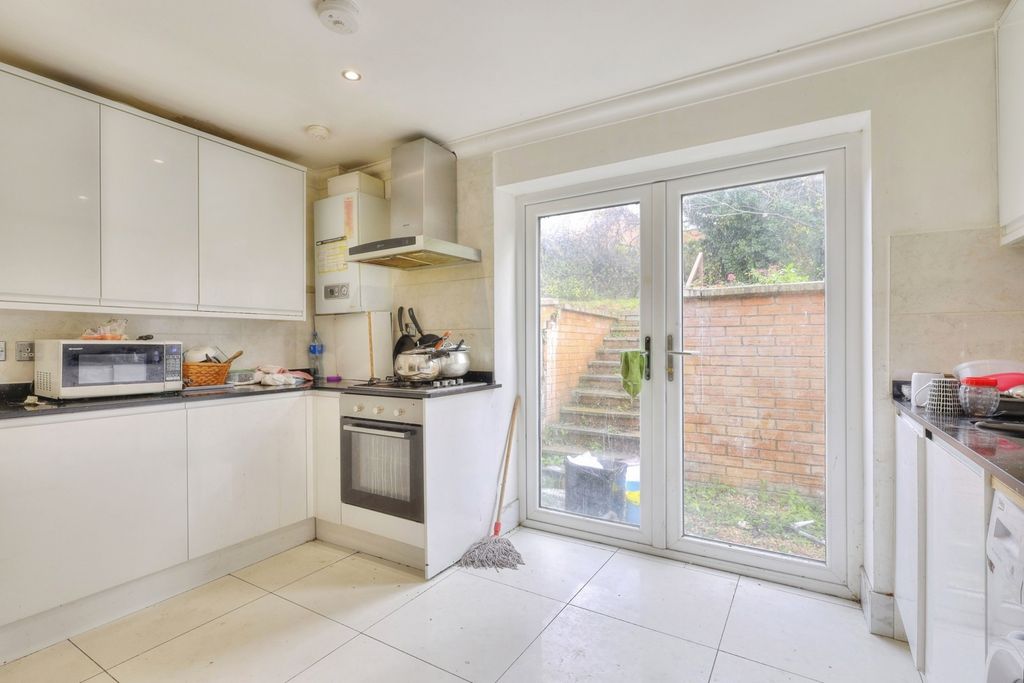 Property photo 2 of 17 Kitchen