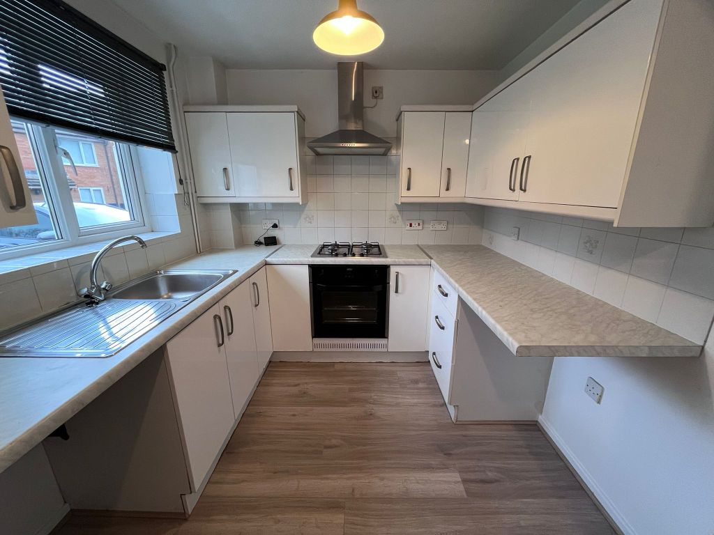 Property photo 2 of 10 Kitchen