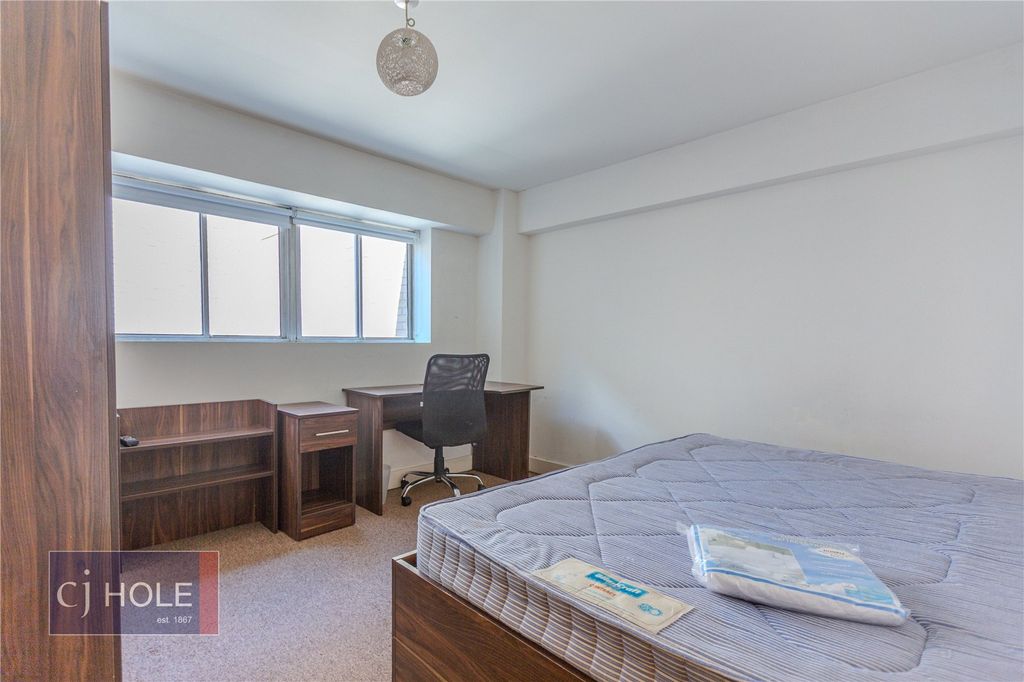Property photo 3 of 16 Picture No. 12