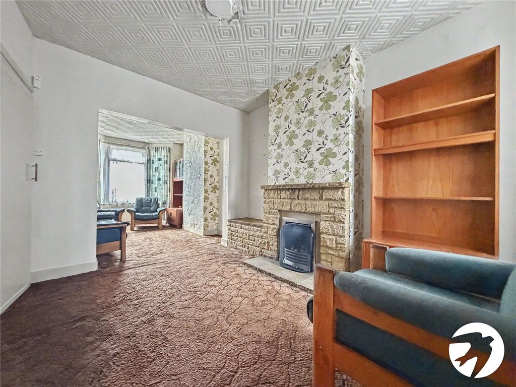 Property photo 3 of 9 Lounge
