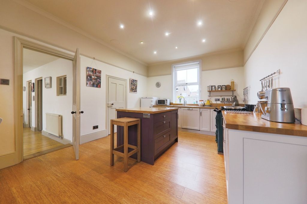 Property photo 2 of 23 3733214