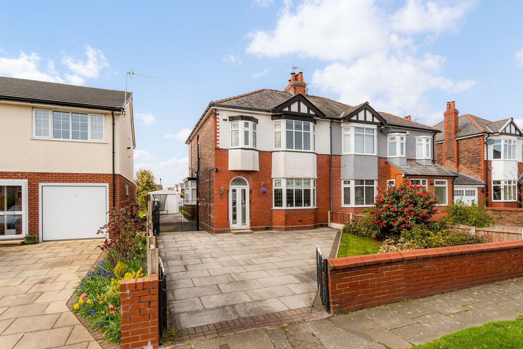 Property photo 1 of 30