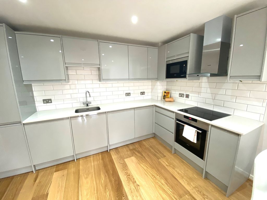 Property photo 2 of 12 Kitchen 2