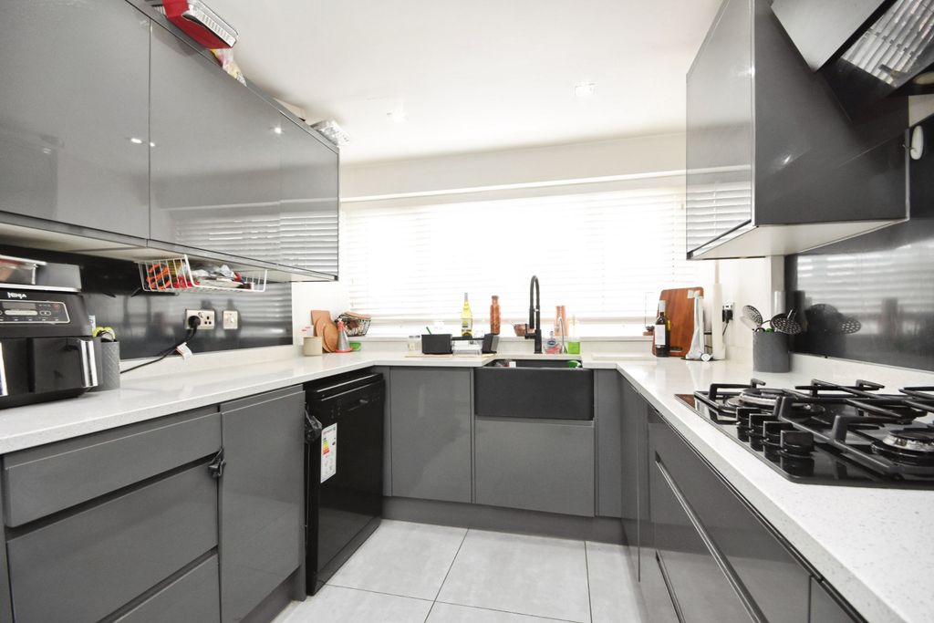Property photo 3 of 18 Img_2463