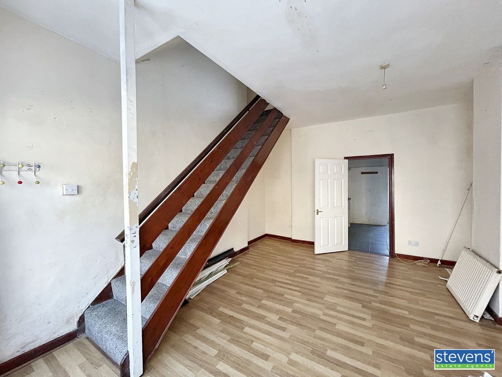 Property photo 2 of 8 Image00023 (1)
