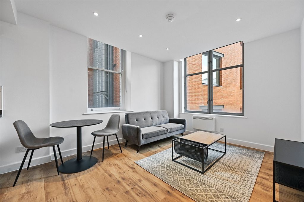 Property photo 1 of 10 Reception/ Kitchen