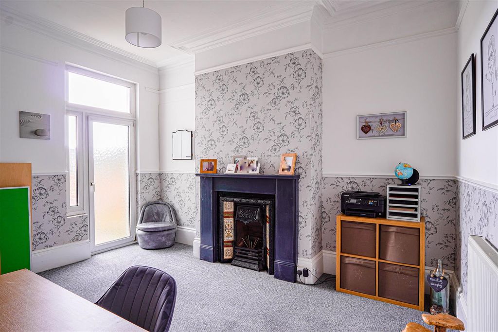 Property photo 3 of 31 Dsc02385-Hdr.Jpg