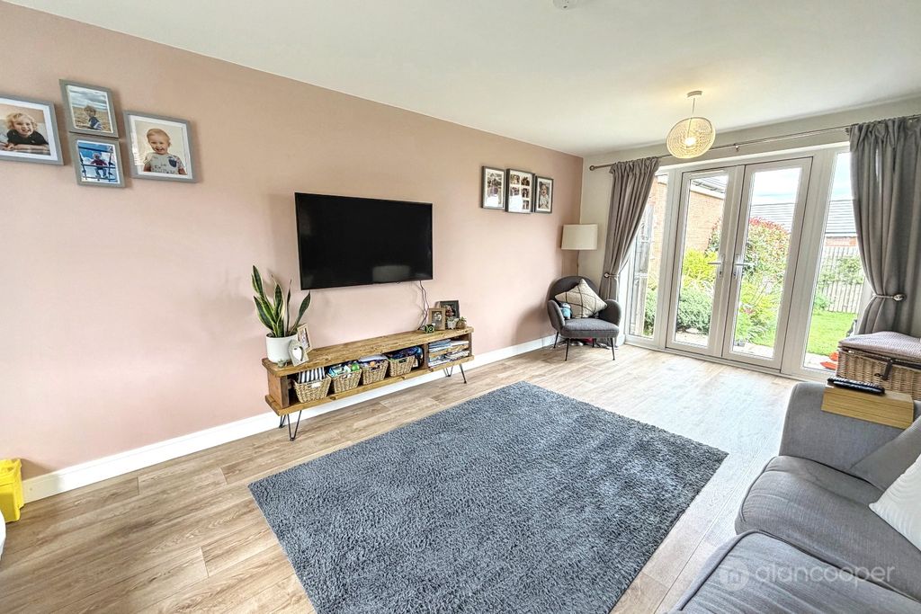 Property photo 2 of 19 5216303