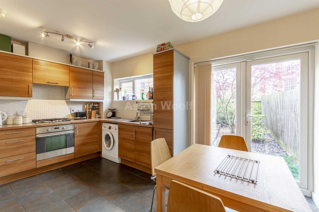 Property photo 2 of 19