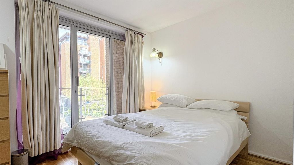 Property photo 3 of 13 Property To Rent In Narrow Street