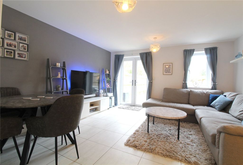 Property photo 3 of 23 Picture No. 24