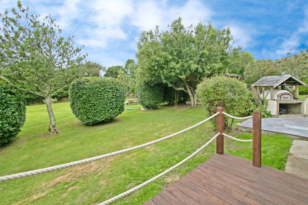 Property photo 3 of 17 Photo