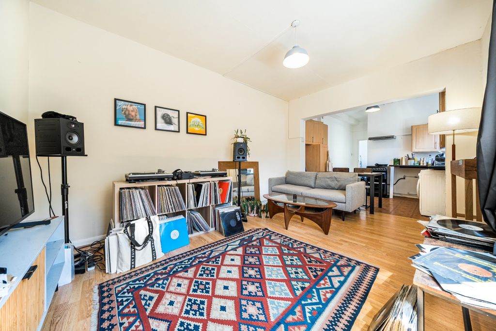 Property photo 3 of 10 4339805