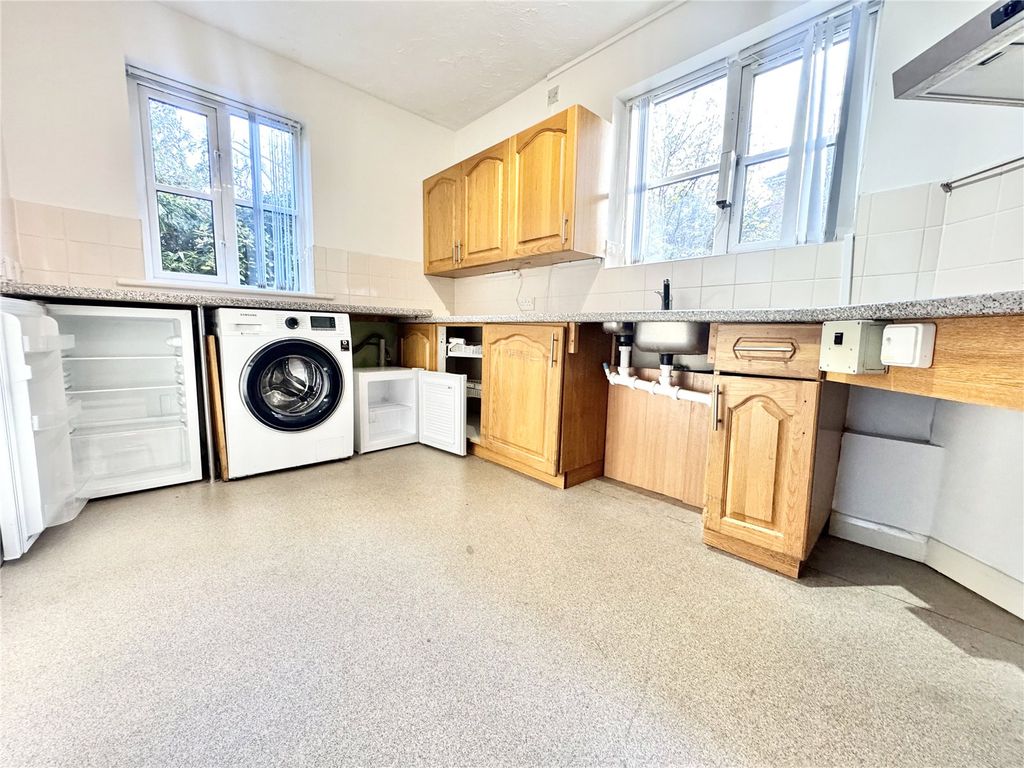 Property photo 3 of 11 Picture No. 13