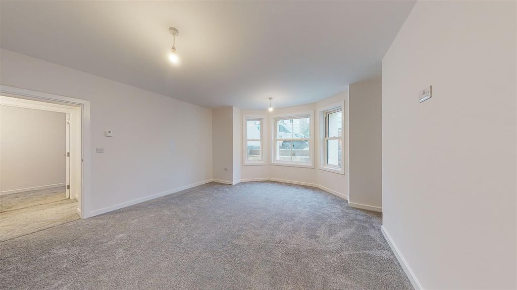 Property photo 3 of 11 Picture 3