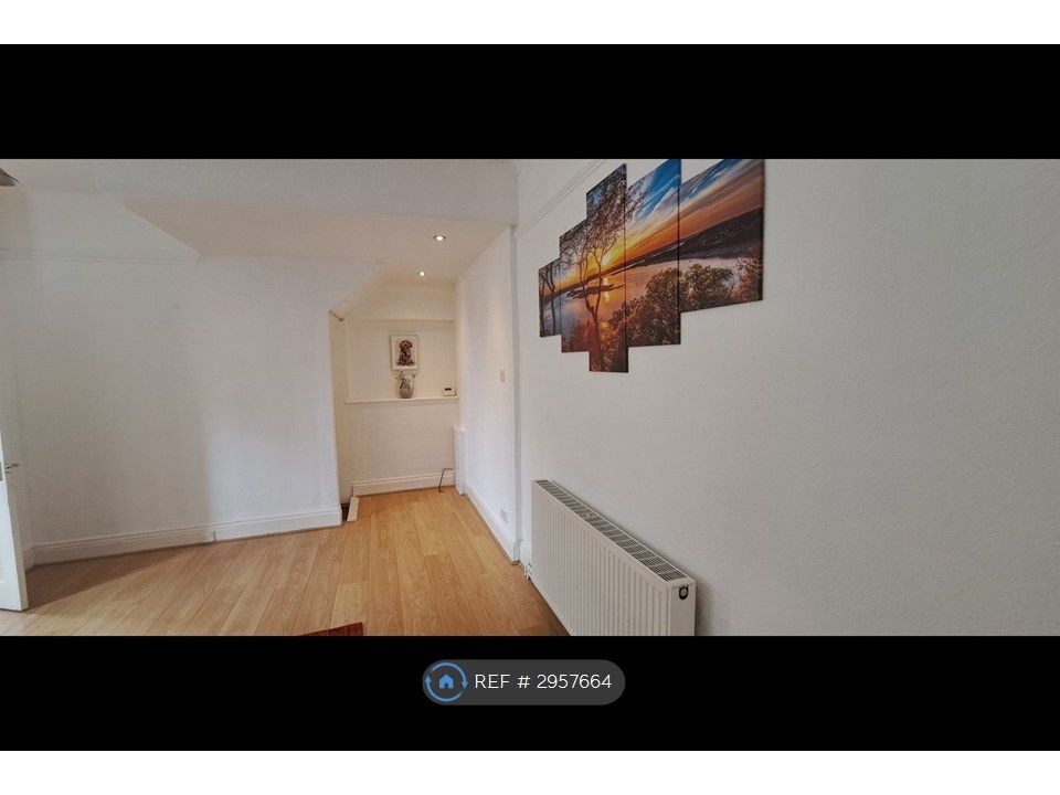 Property photo 2 of 25