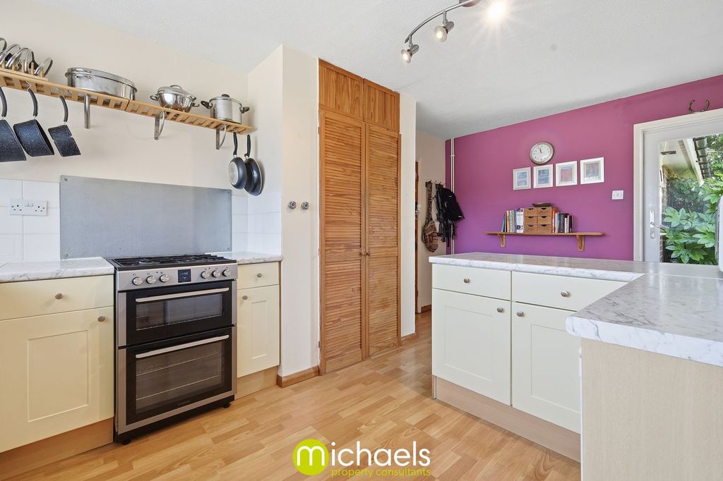 Property photo 3 of 33
