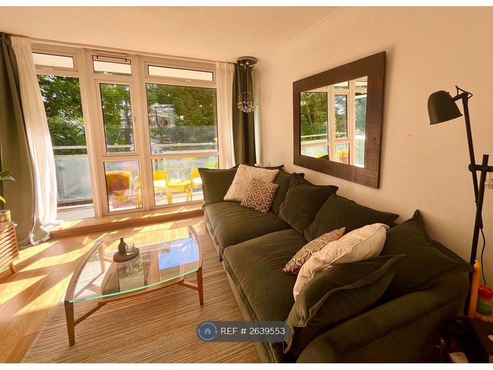 Property photo 3 of 11 Living Room