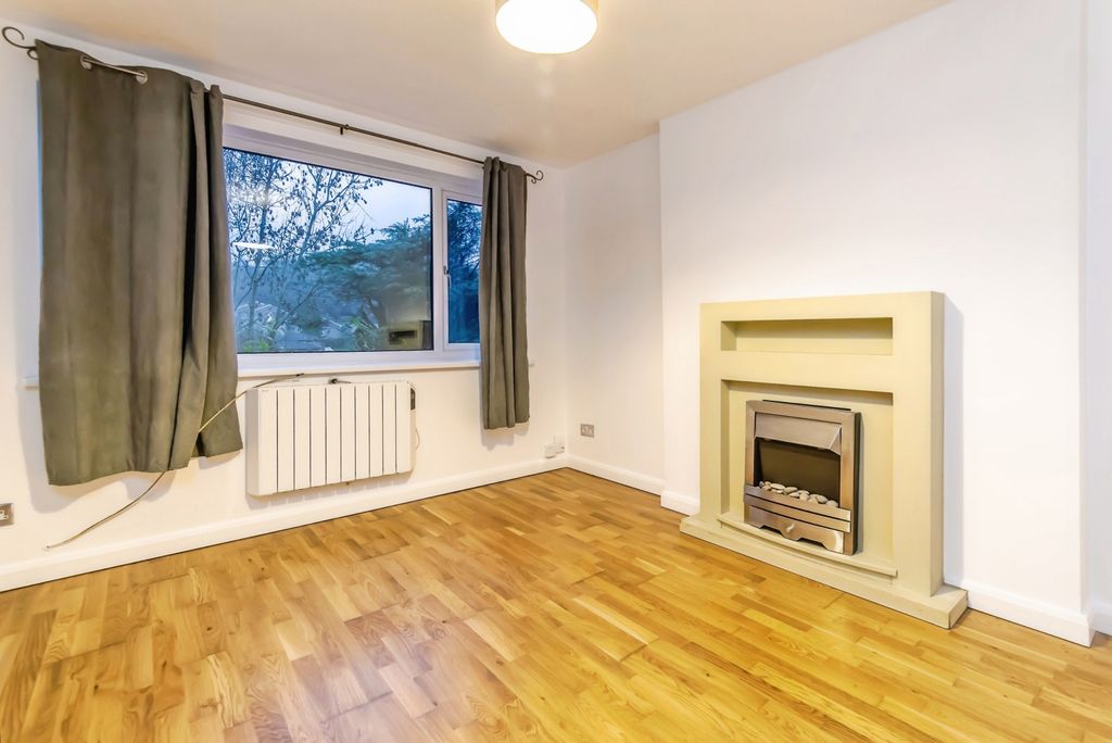 Property photo 3 of 25 Lounge