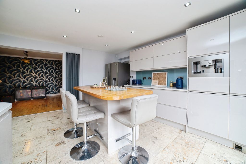 Property photo 3 of 32