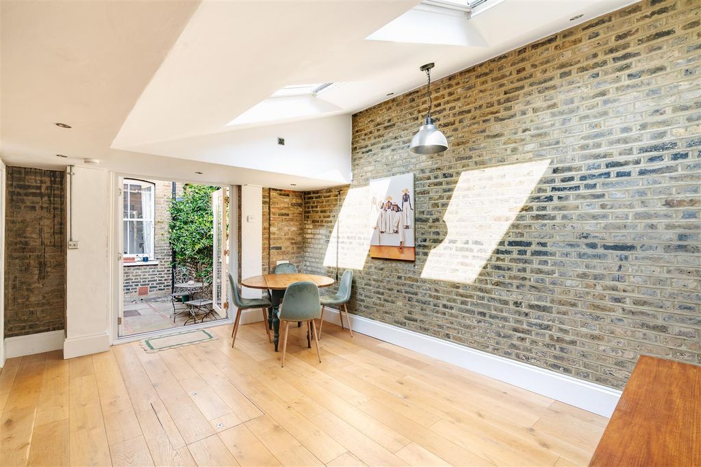 Property photo 2 of 24 Holmes_Road-07.Jpg