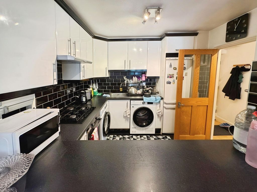 Property photo 3 of 8