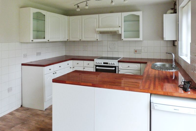 Property photo 2 of 13 Detached 3 Bedroom Bungalow